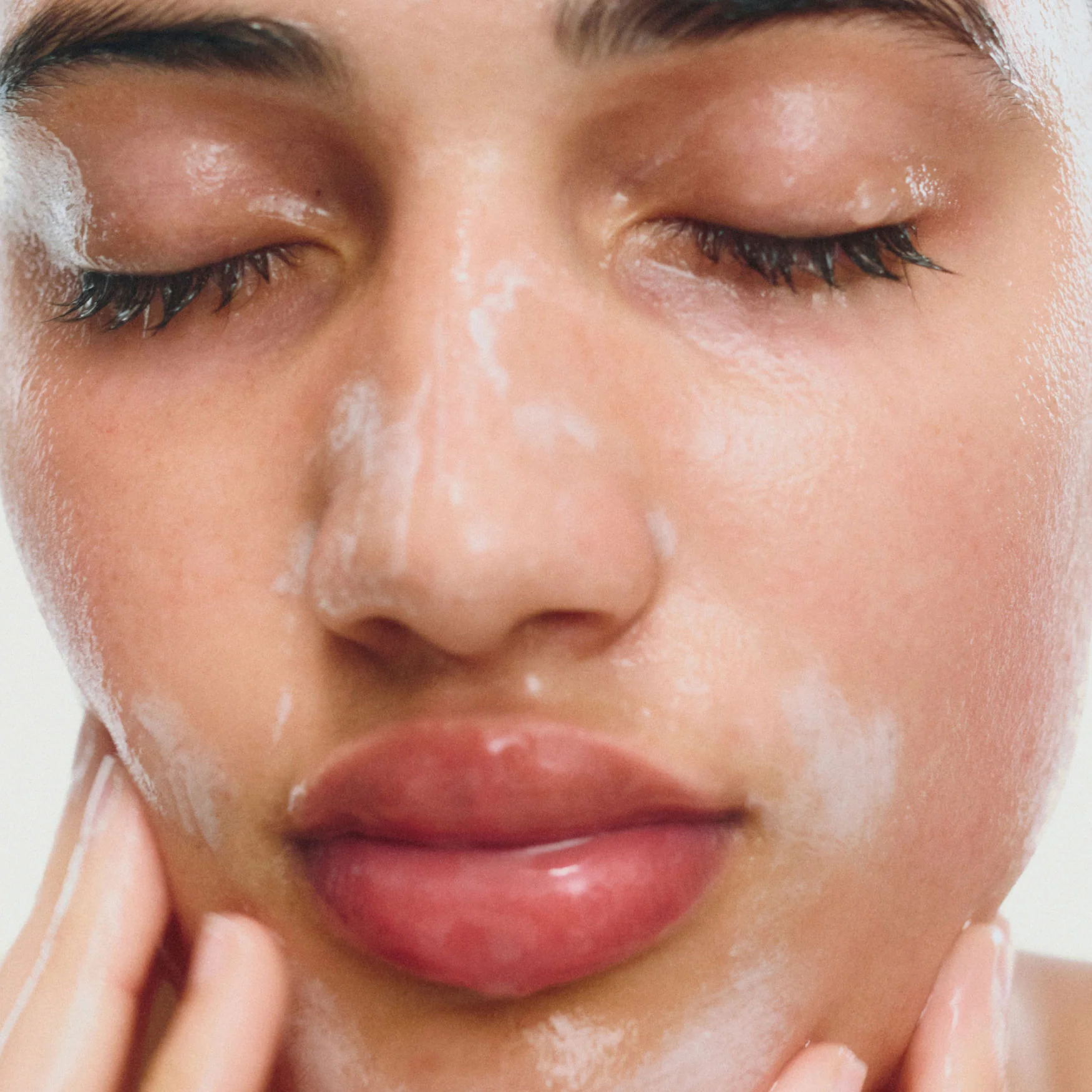 Illuminating Oil Face Cleanser - Image 4
