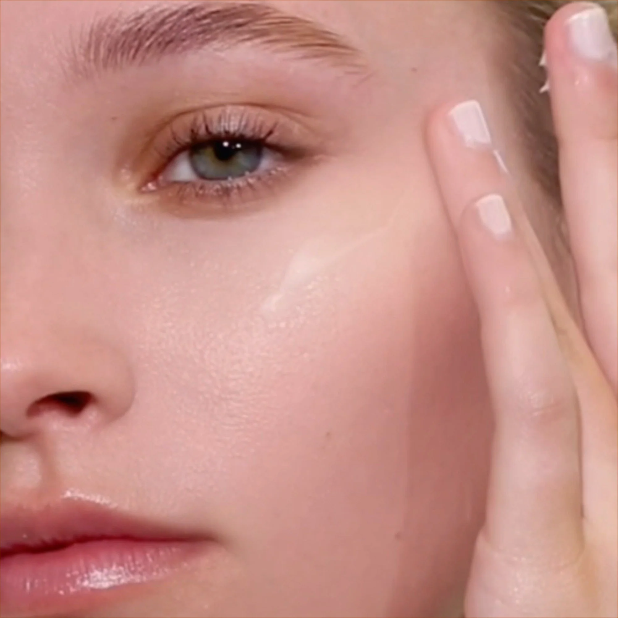 Brightening Serum - Image 3