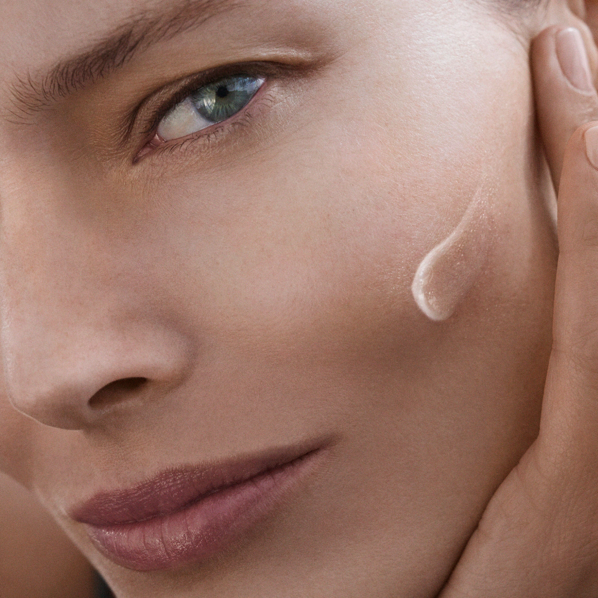 Genaissance de la Mer The Serum Essence - Image 2