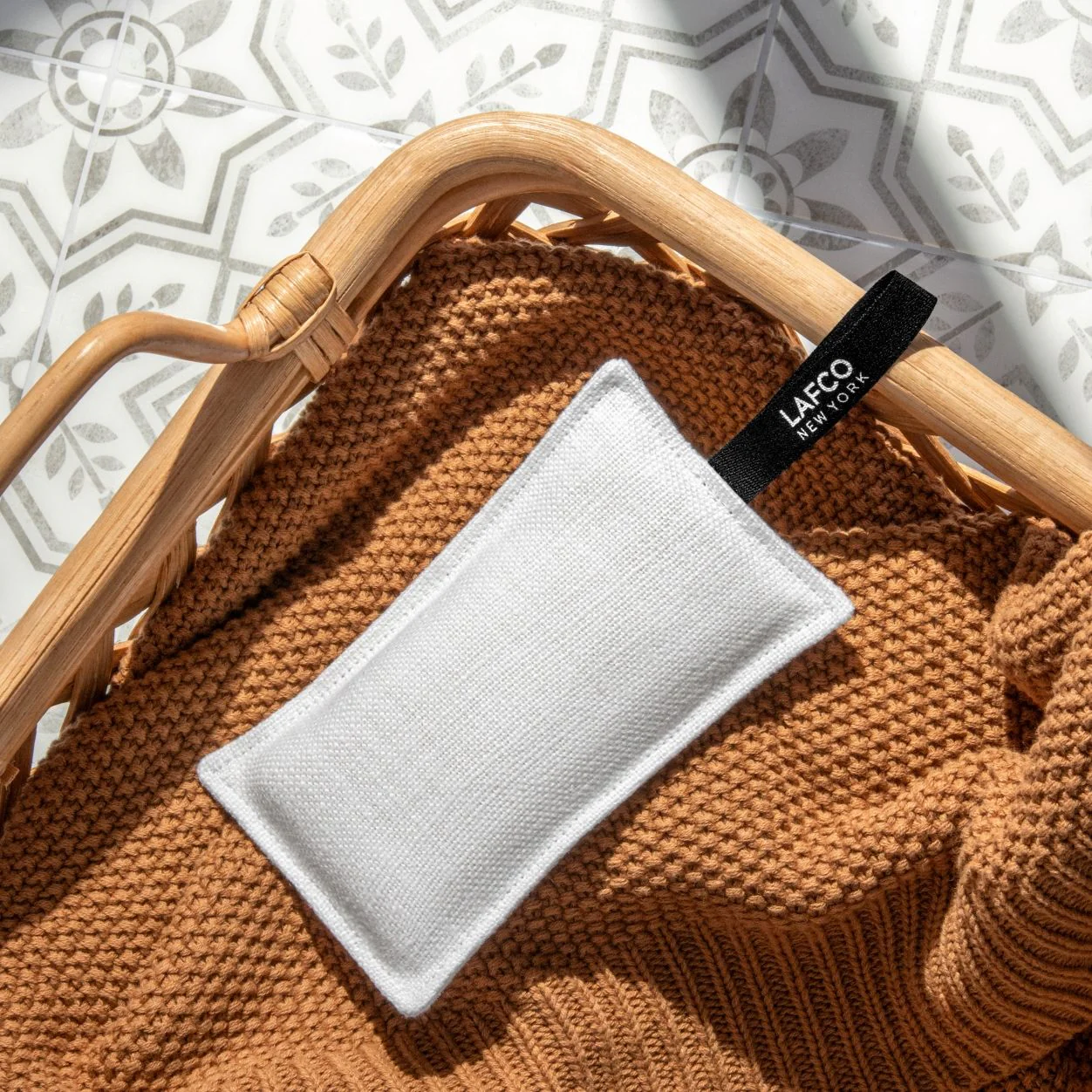 Champagne Scented Linen Sachet - Image 3