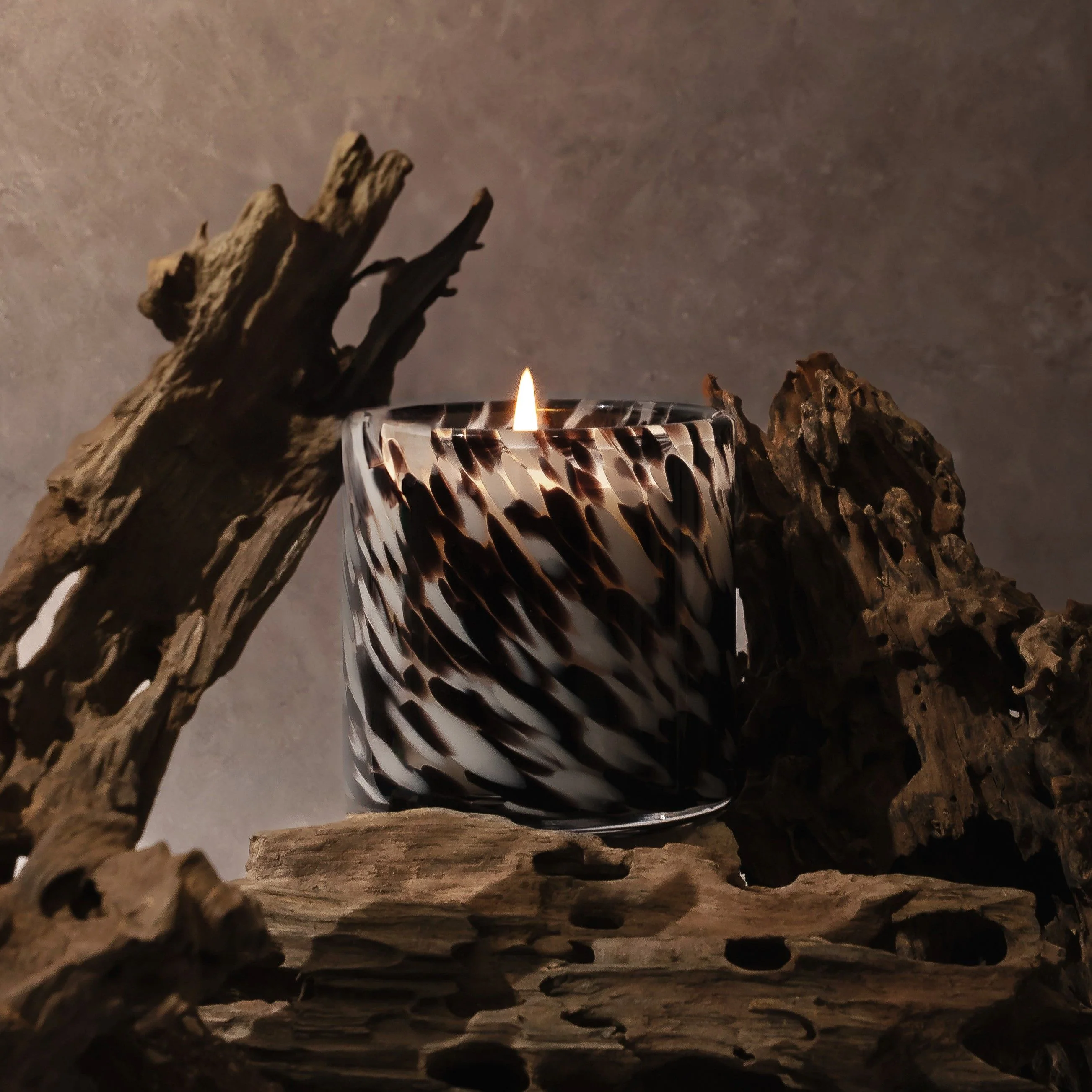 Saffron Sandalwood Candle - Image 5