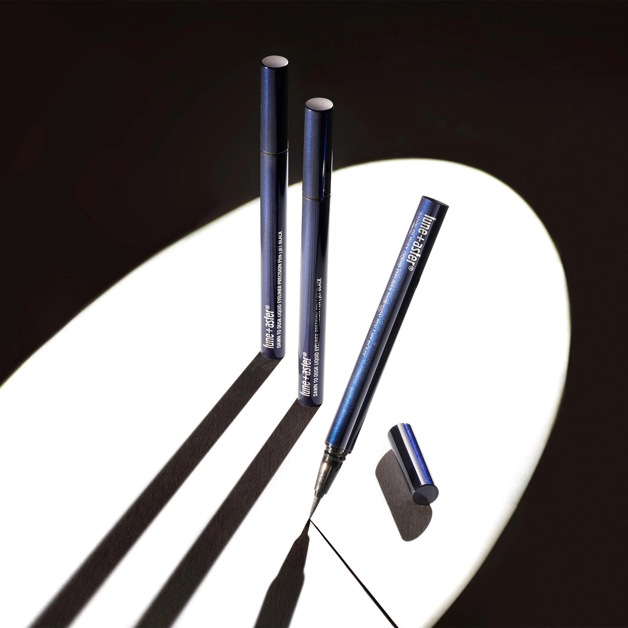 Dawn to Dusk Liquid Eyeliner Precision Pen - Image 4