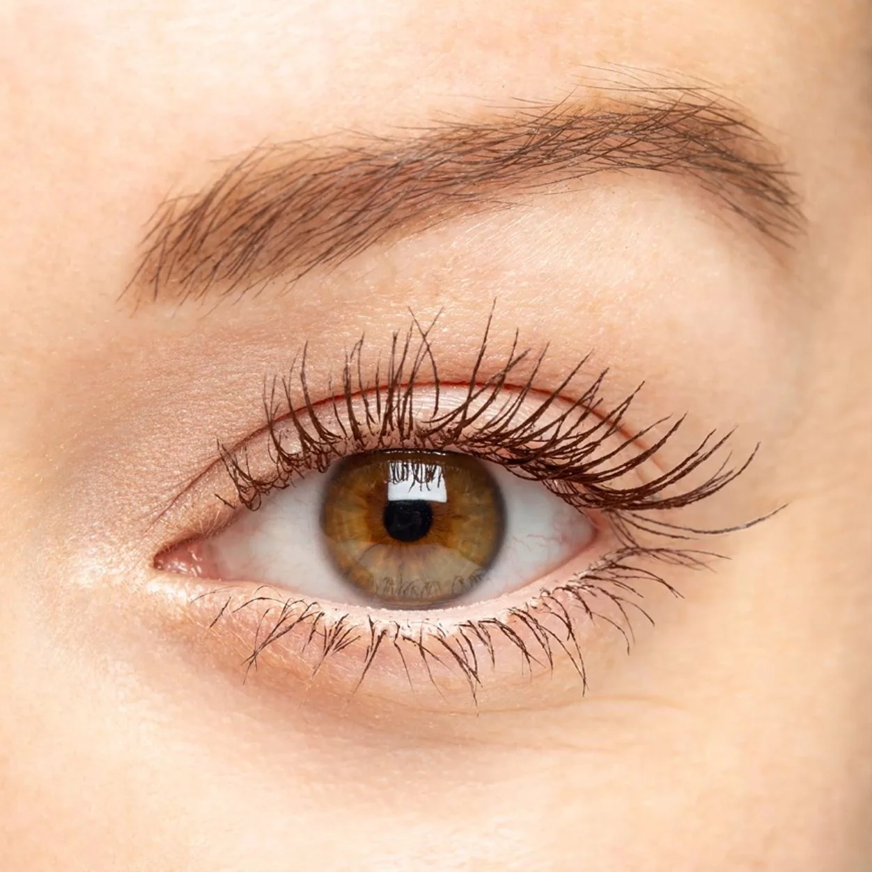 Eclipse Volumizing and Curling Mascara - Image 7