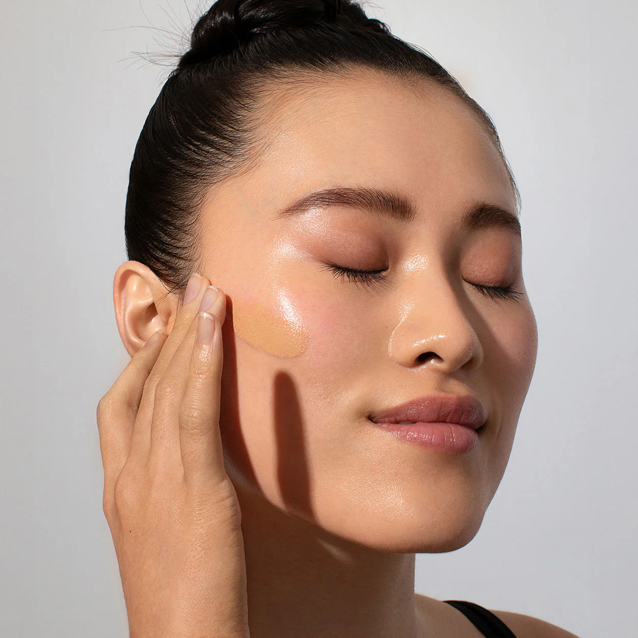 Flex-Perfecting Mineral Drops Tinted Sunscreen SPF 50 - Image 10