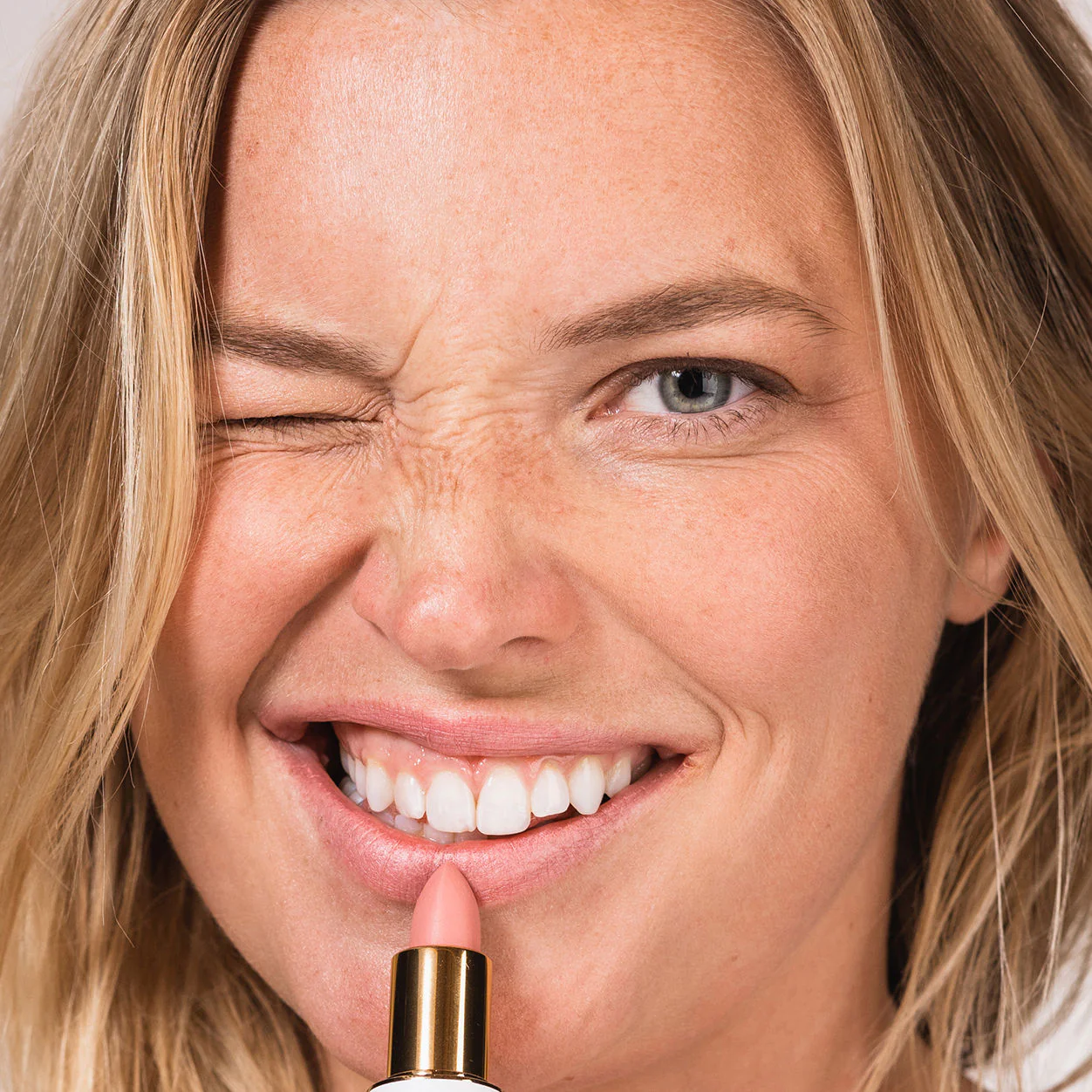 Full Bloom Sculpted Lipstick - Image 12