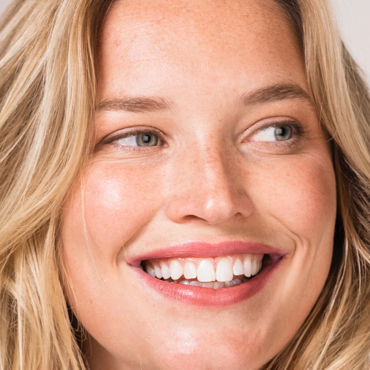 Full Bloom Sculpted Lipstick - Image 25