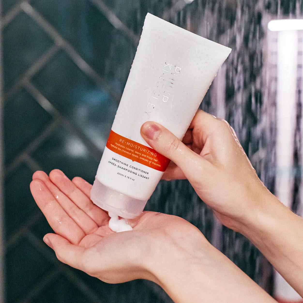 Re-Moisturizing Smoothing Conditioner - Image 3