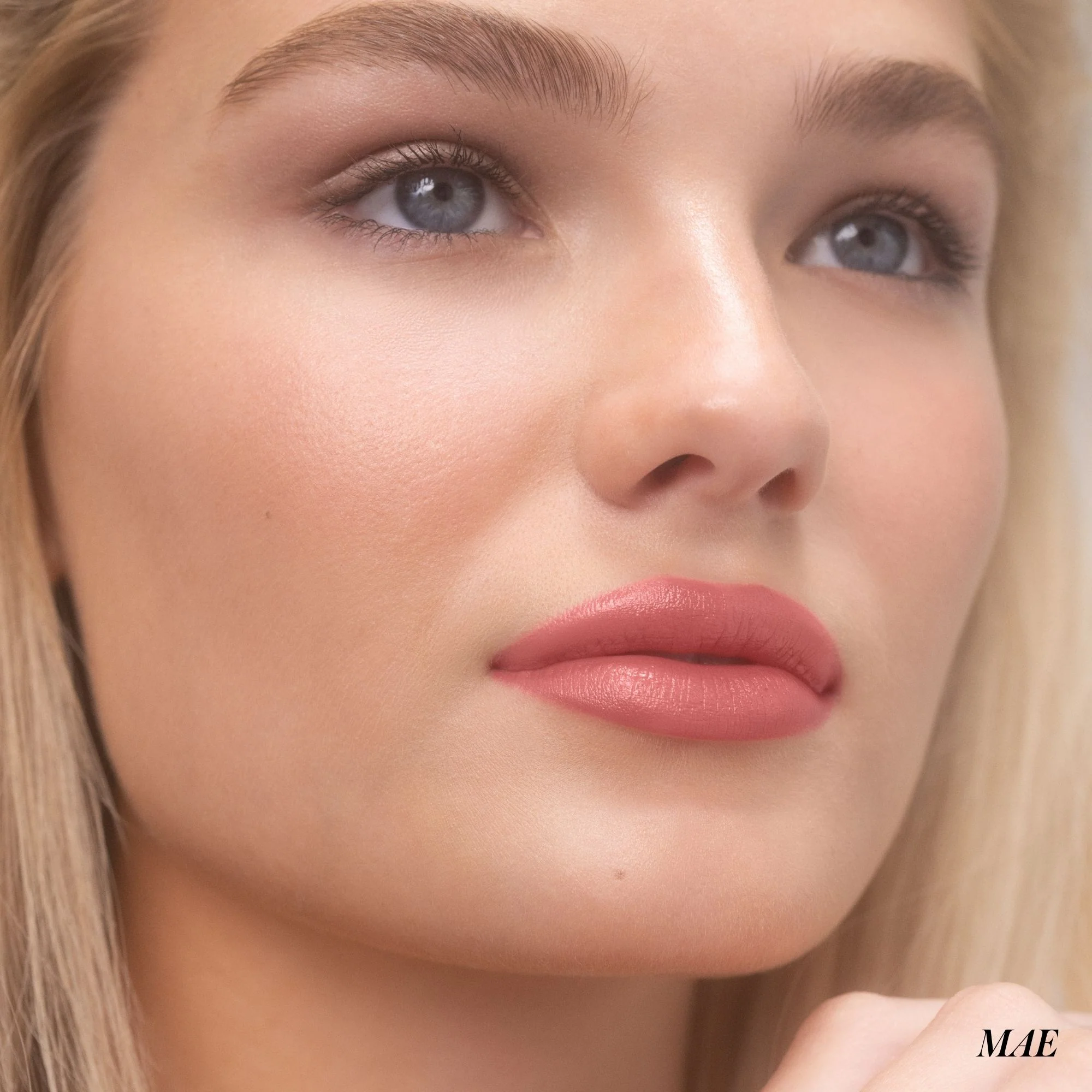 Legendary Serum Lipstick - Image 44