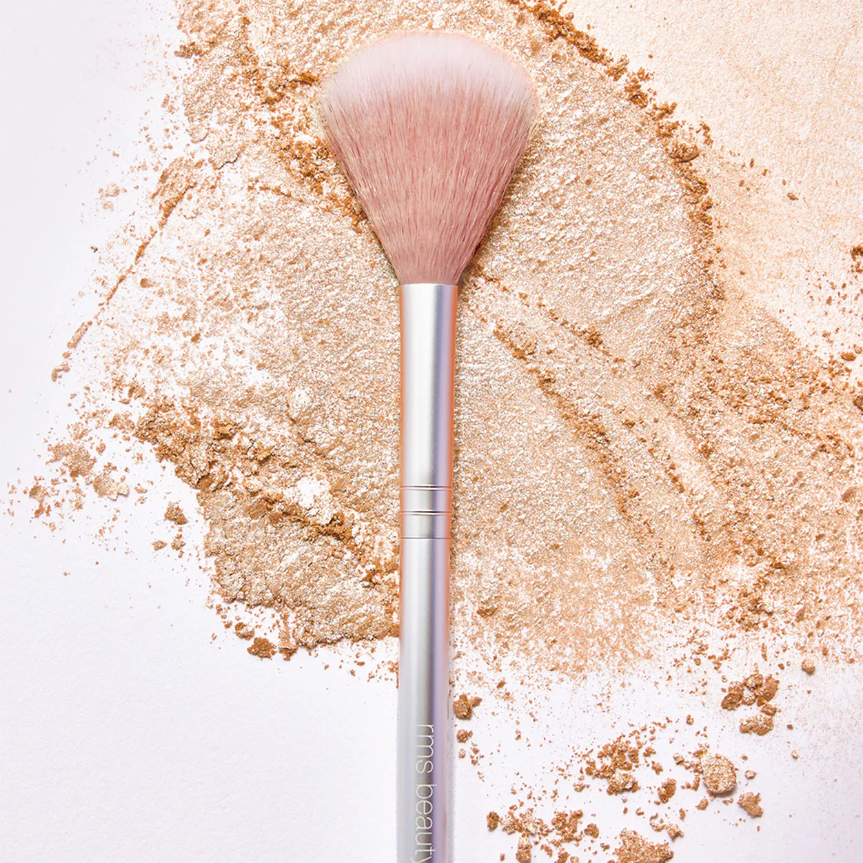 Skin2Skin Fan Brush - Image 3
