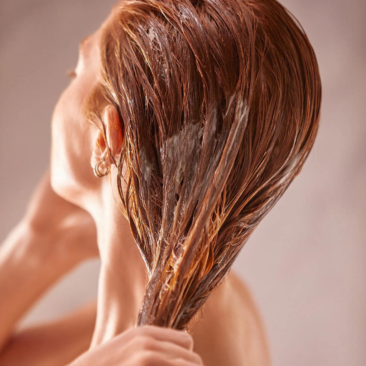 Revitalizing Nourishing Shampoo - Image 11