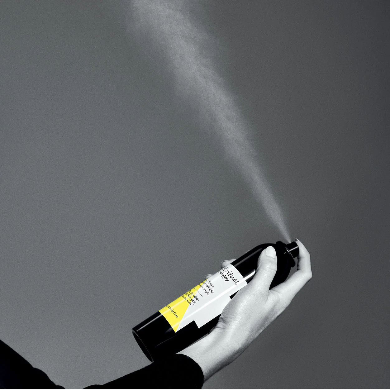 The Invisible Hold Hair Spray - Image 5